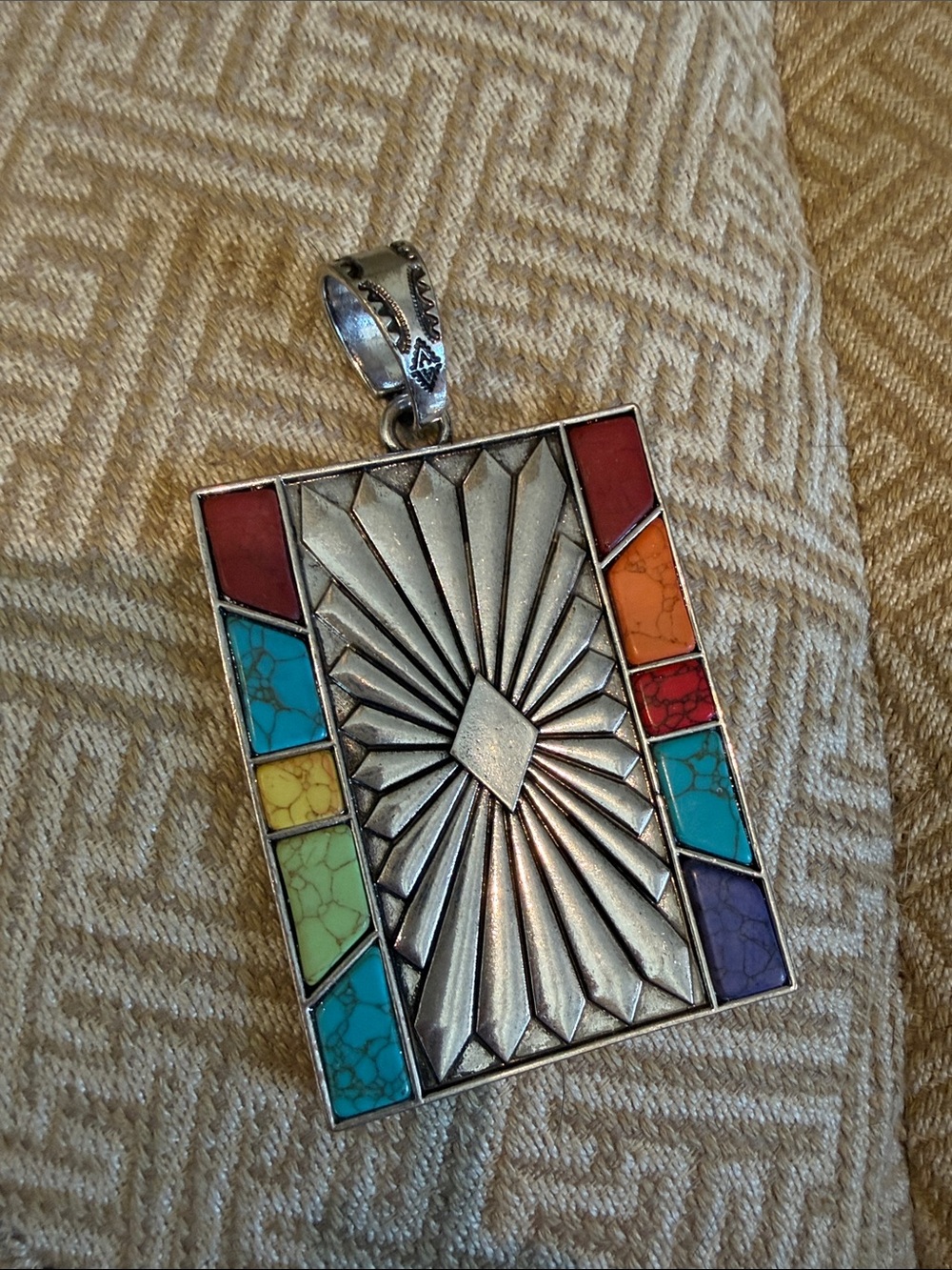 Sterling-Inspired Multicolor Sunburst enhancer.